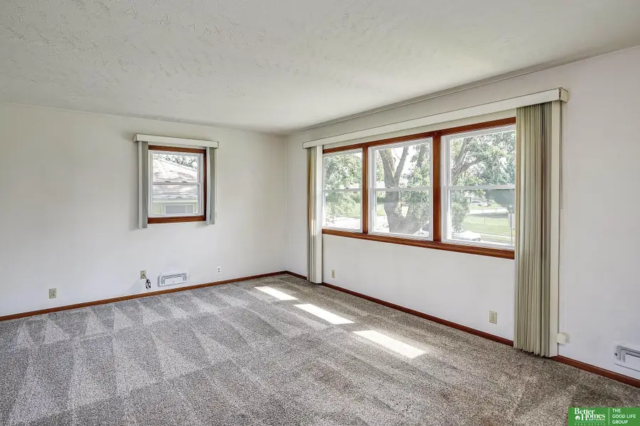 5556 N 61st Street, Omaha, NE 68104 - #2