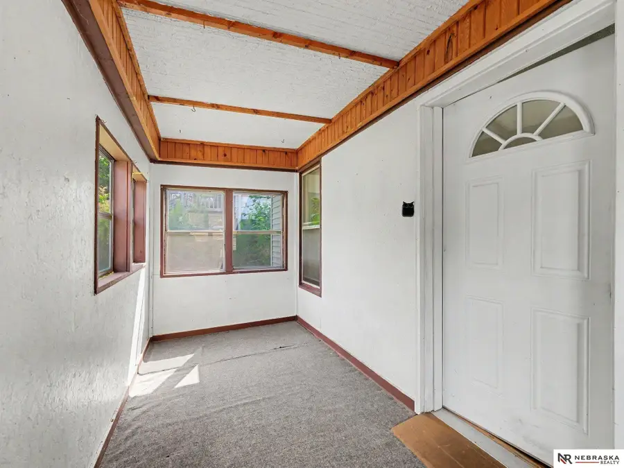 5621 Lake Street, Omaha, NE 68104 - #2