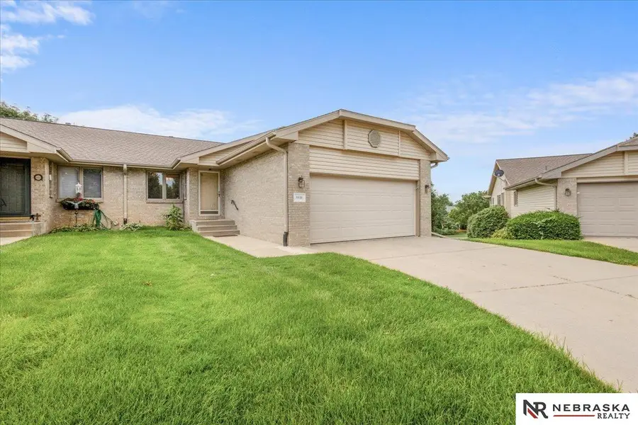 8041 Arrow Ridge Road, Lincoln, NE 68506 - #2