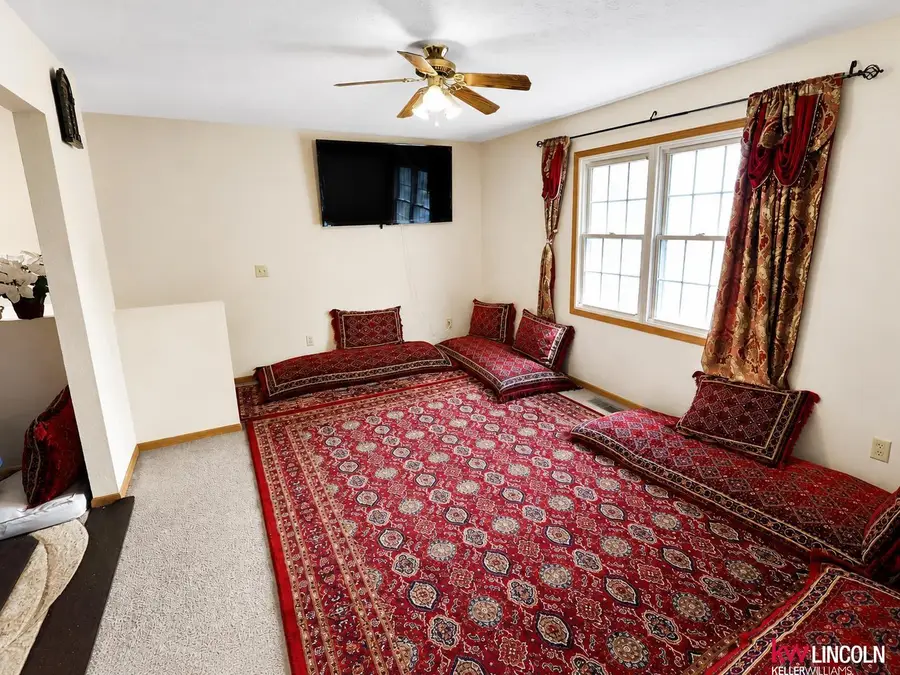 417 NW 20th Street, Lincoln, NE 68528 - #3