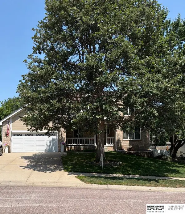 1016 Tekamah Lane, Papillion, NE 68046