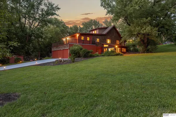 1106 Bellevue Boulevard N, Bellevue, NE 68005