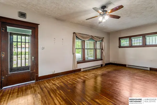 608 N Thomas Avenue, Oakland, NE 68045