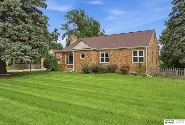 3711 Aurora Drive, Omaha, NE 68134