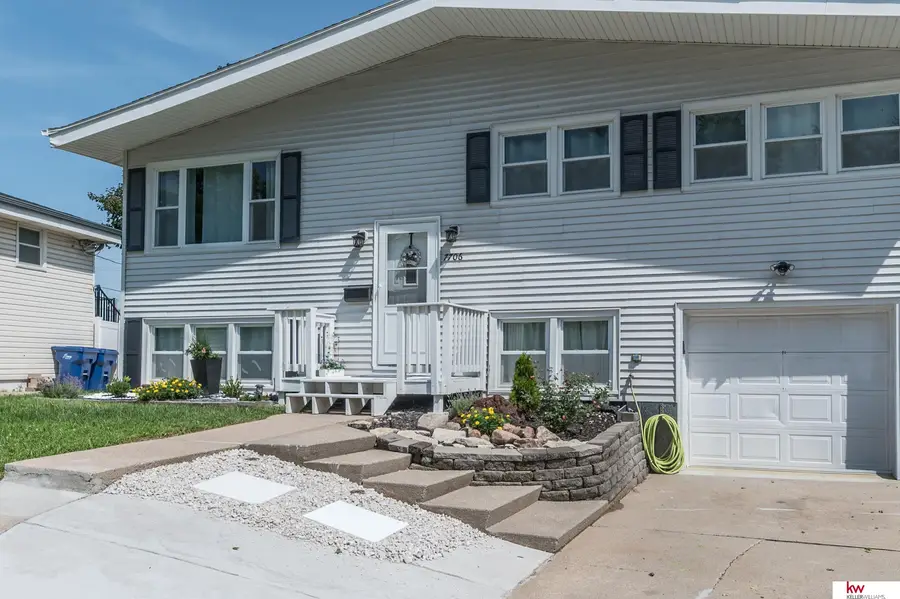 7706 Seymour Street, Ralston, NE 68127 - #2