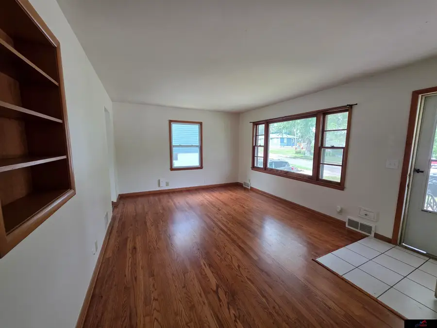2827 S 39 Street, Omaha, NE 68105 - #2