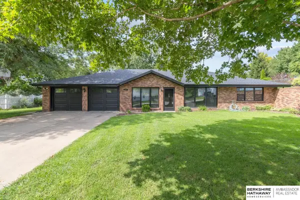 1004 E Eldora Avenue, Weeping Water, NE 68463