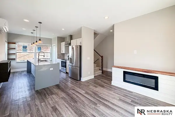 3102 Mayberry Plaza, Omaha, NE 68105