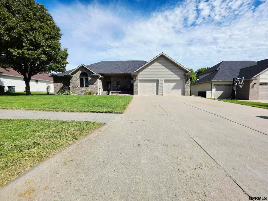 610 Leisure Lane, Hastings, NE 68901 - #2