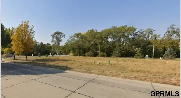 11804 Ashwood Drive, Bennington, NE 68007