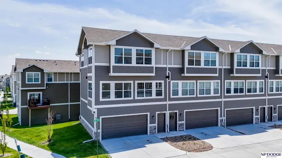 20851 R Court, Elkhorn, NE 68022 - #2