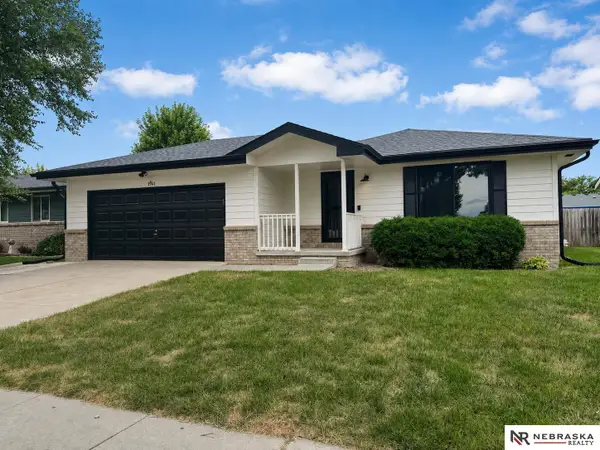 1541 SW Lacey Lane, Lincoln, NE 68522