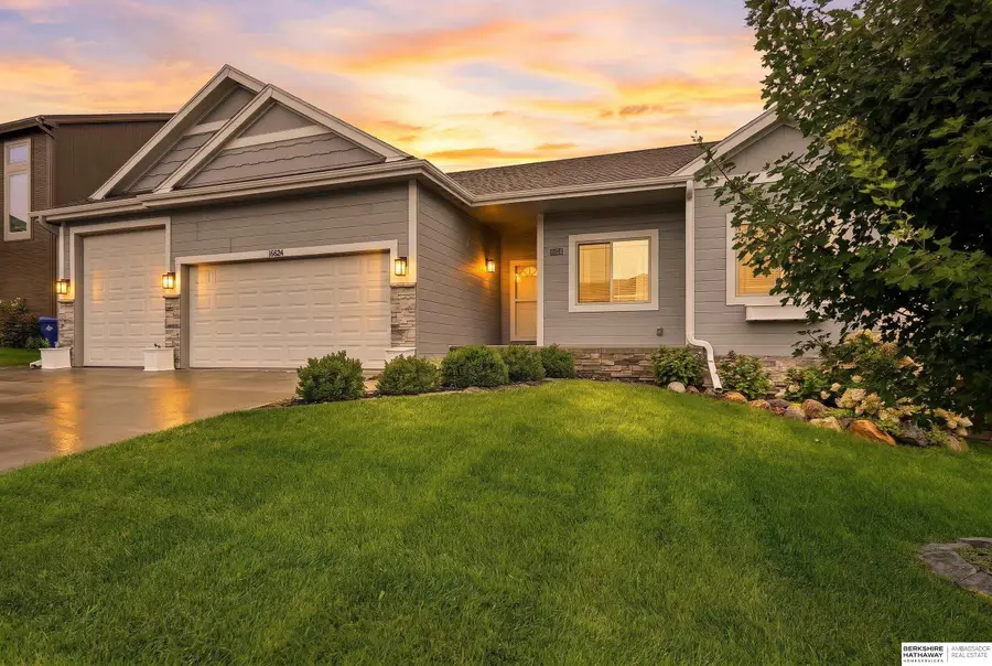 16624 Hanover Street, Bennington, NE 68007 - #2