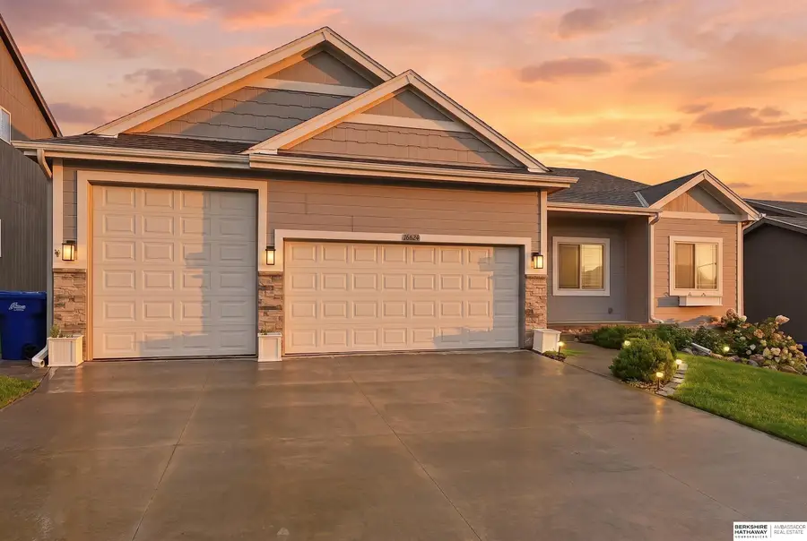 16624 Hanover Street, Bennington, NE 68007 - #3