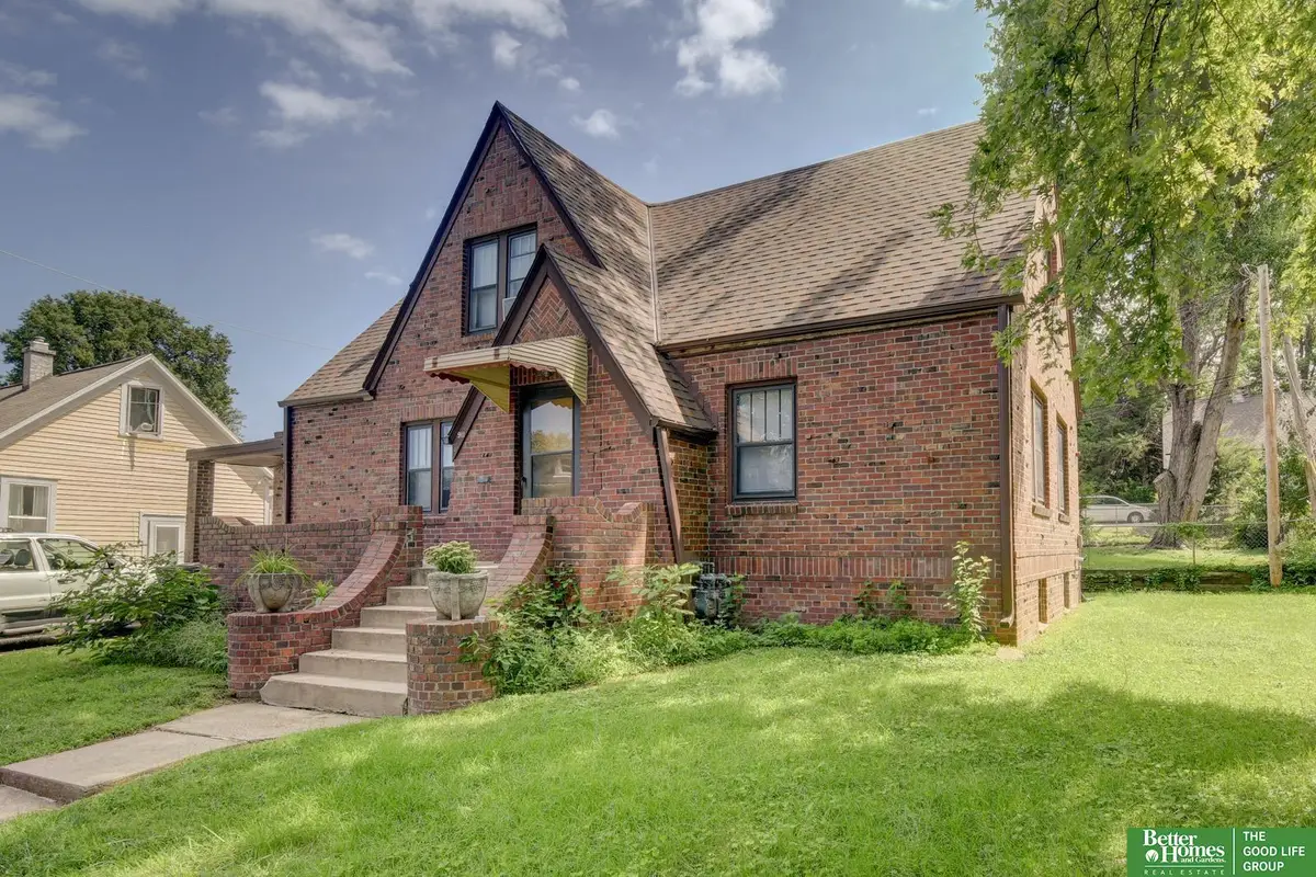 911 S 38th Street, Omaha, NE 68105 - #1