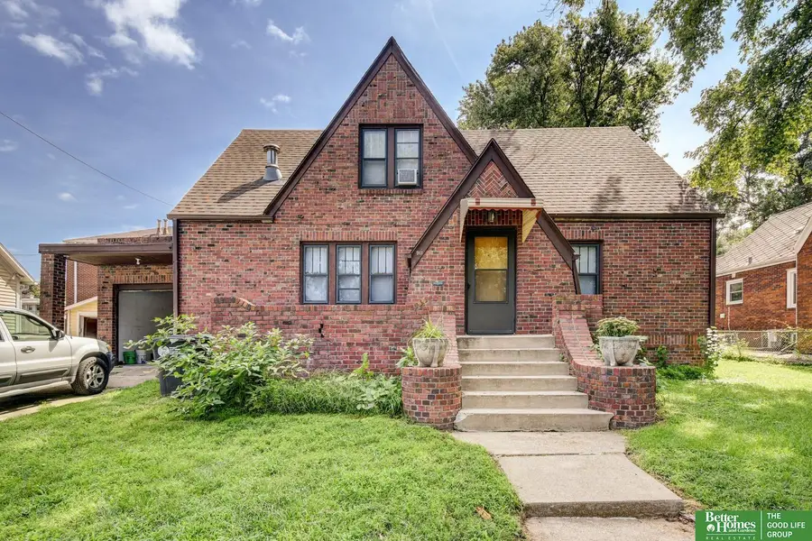 911 S 38th Street, Omaha, NE 68105 - #2