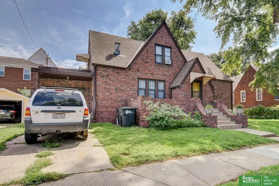 911 S 38th Street, Omaha, NE 68105 - #3