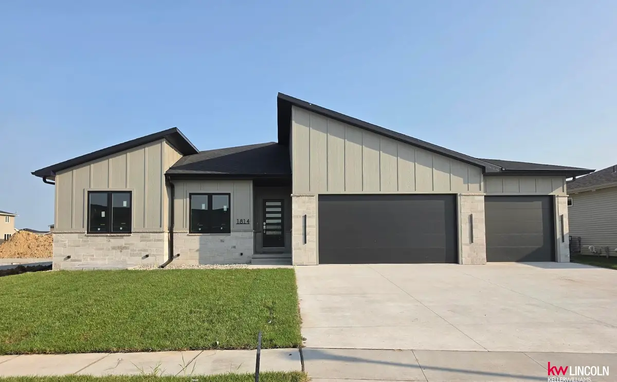1814 E 8th Street, Hickman, NE 68372 - #1