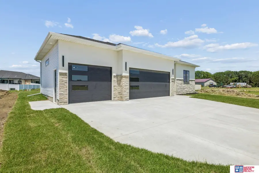 8100 Sasha Avenue, Lincoln, NE 68516 - #2