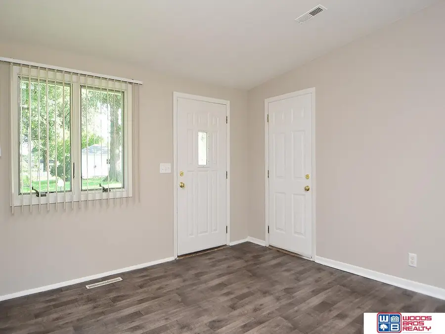 5725 Greenwood Street, Lincoln, NE 68507 - #3