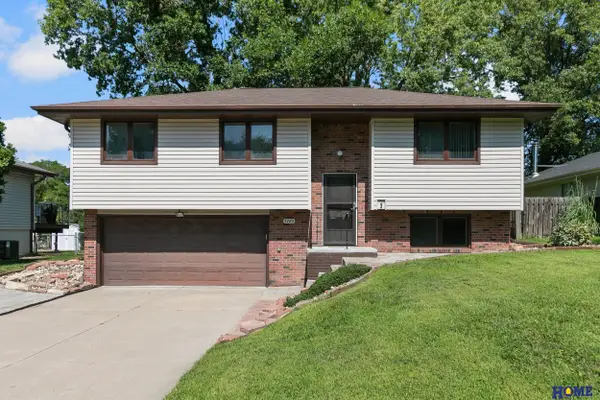 5720 Dogwood Drive, Lincoln, NE 68516
