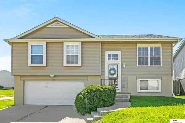 2202 N 166 Street, Omaha, NE 68116