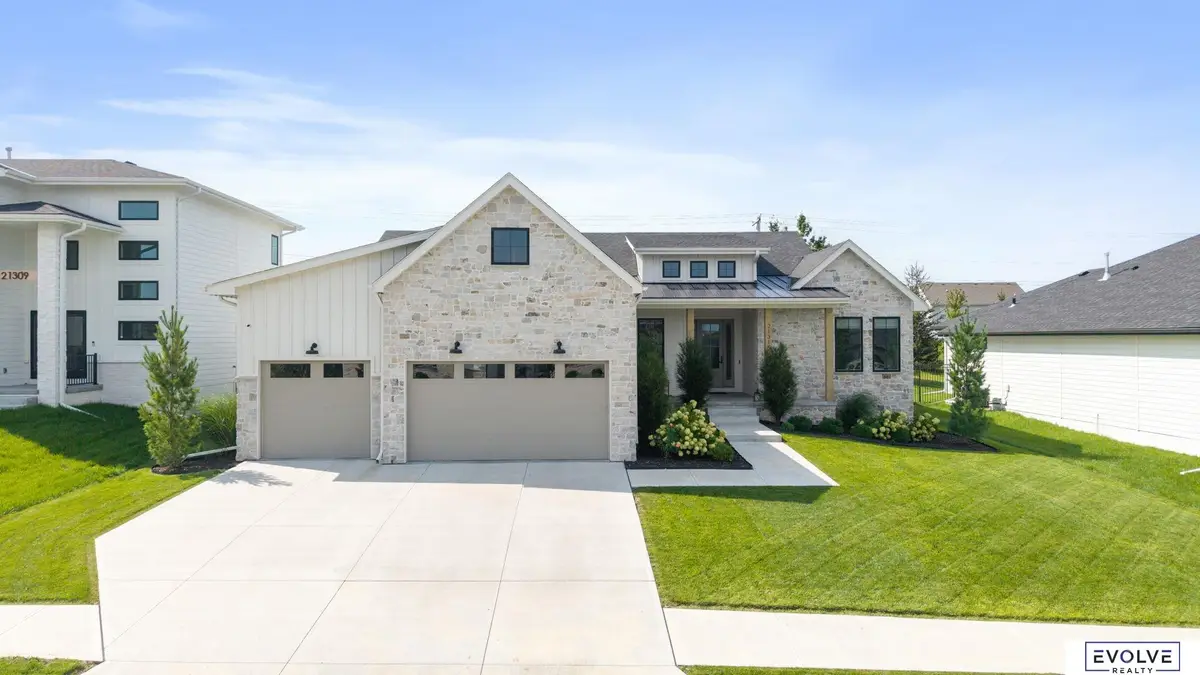 21315 E Street, Elkhorn, NE 68022 - #1