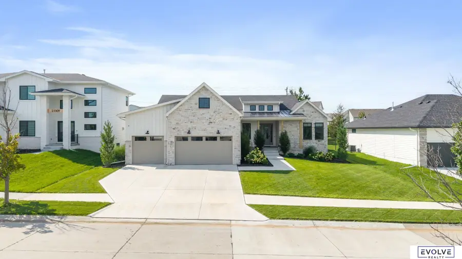 21315 E Street, Elkhorn, NE 68022 - #2