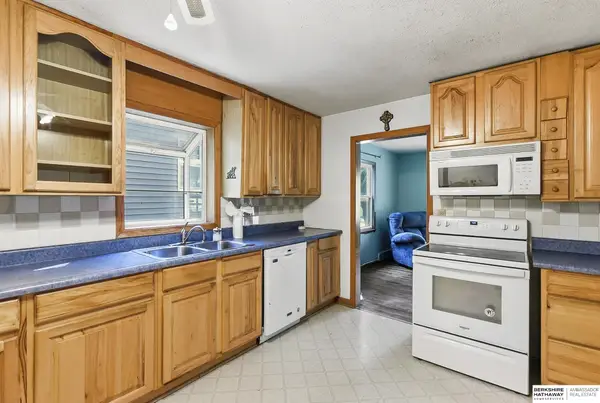 2627 N 70 Street, Omaha, NE 68104