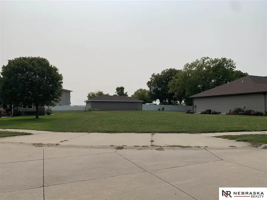 717 Nicholas Circle, York, NE 68467 - #2