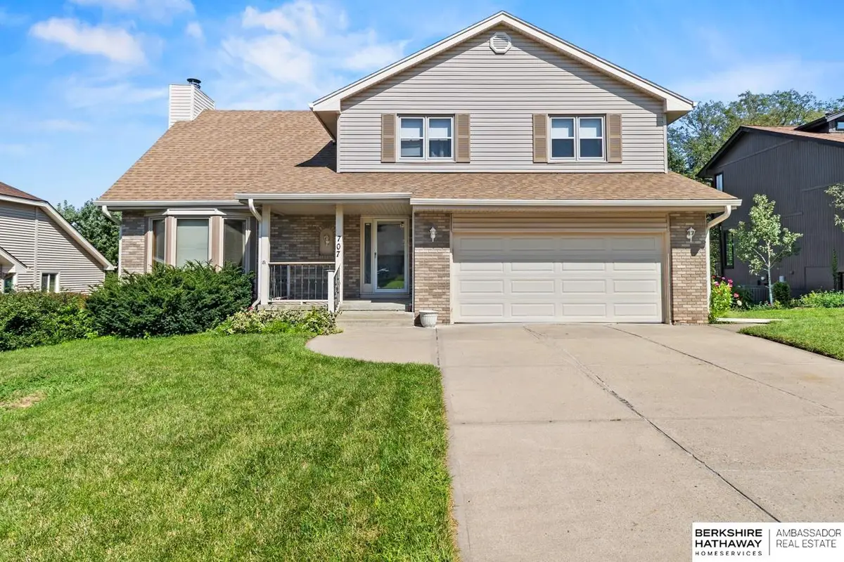 707 S Fillmore Street, Papillion, NE 68046 - #1