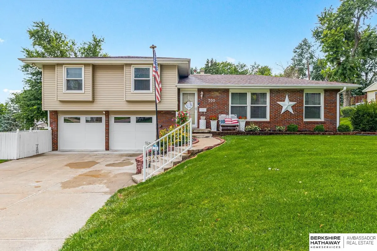 705 Hogan Drive, Papillion, NE 68046 - #1