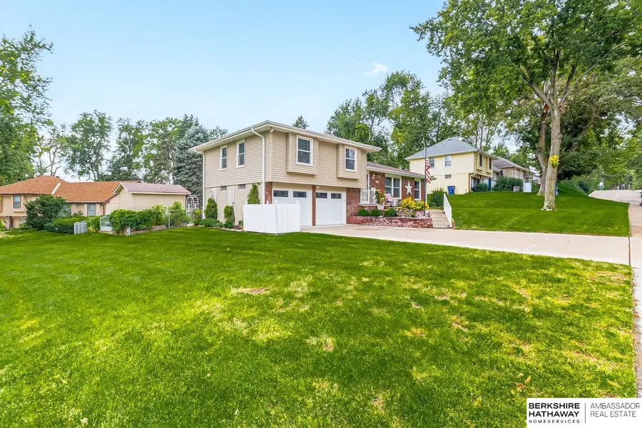 705 Hogan Drive, Papillion, NE 68046 - #2