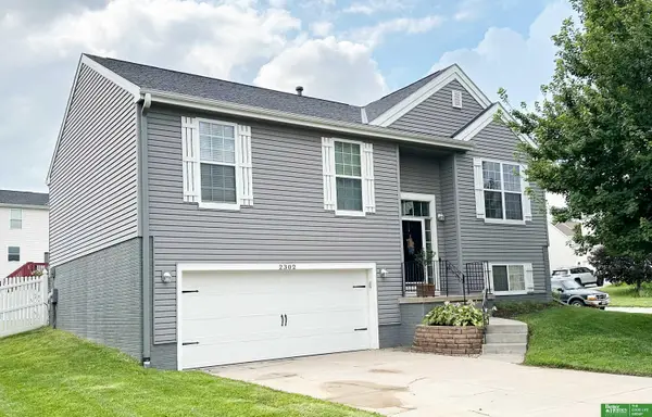 2302 S Mineral Drive, Papillion, NE 68046