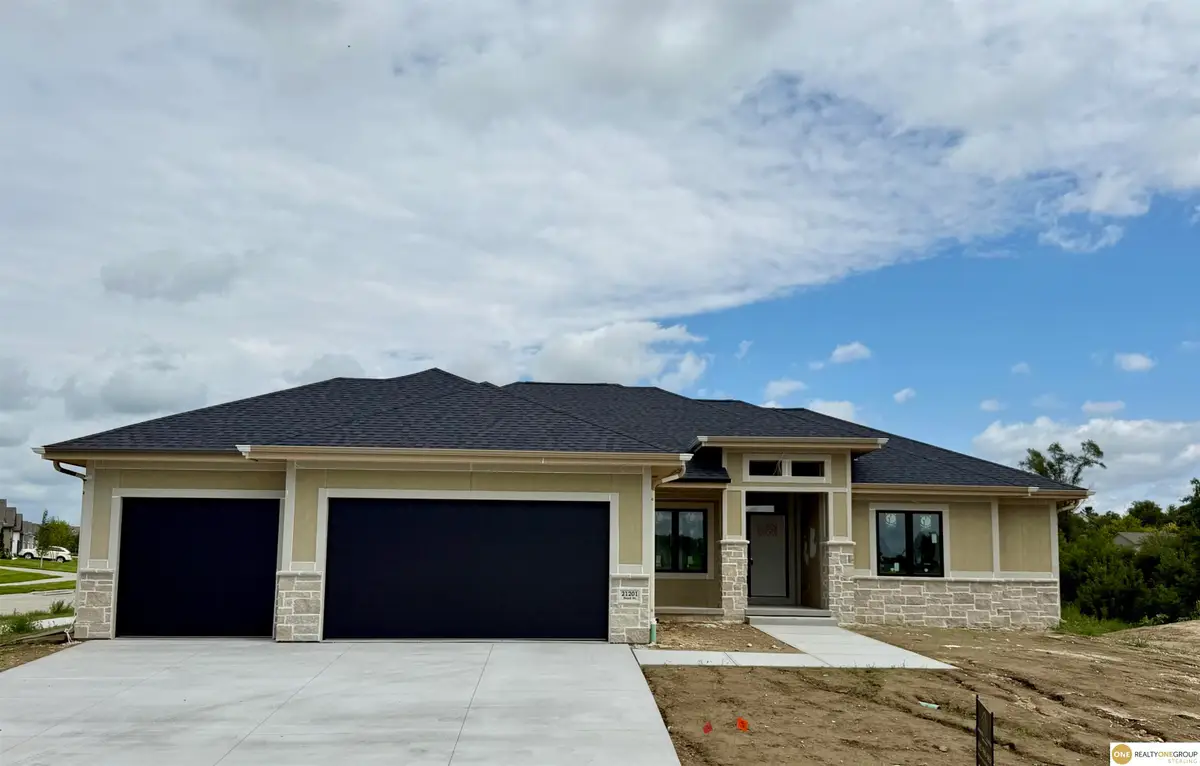 21201 Boyd Street, Omaha, NE 68116 - #1