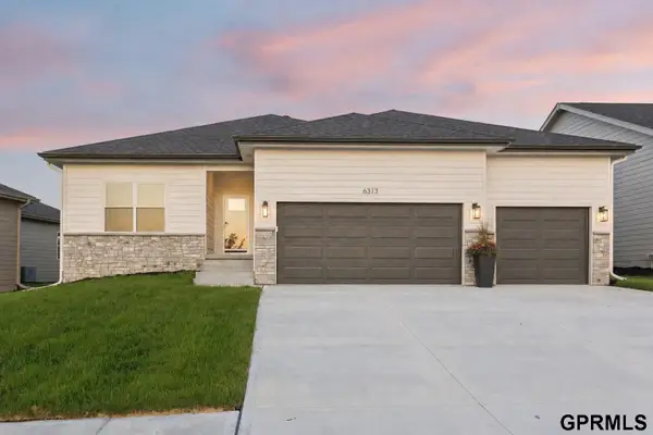6313 S 208 Avenue, Elkhorn, NE 68022