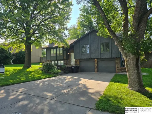 15123 Fieldcrest Drive, Omaha, NE 68154