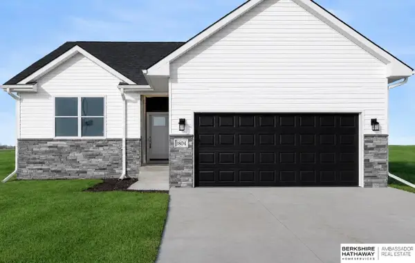 17614 Greenleaf Street, Omaha, NE 68136