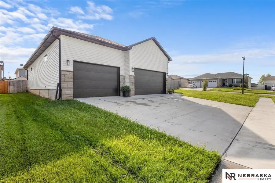 3345 N 92nd Street, Lincoln, NE 68507 - #3