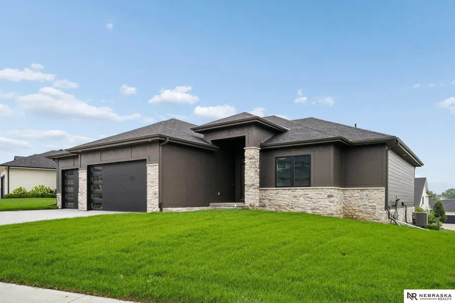 7805 N 167 Avenue, Bennington, NE 68007 - #2