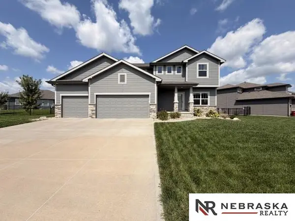 5304 Heartland Drive, Papillion, NE 68133