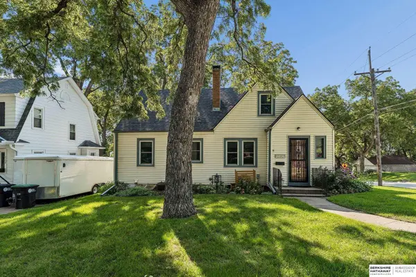 2102 S 61st Street, Omaha, NE 68106