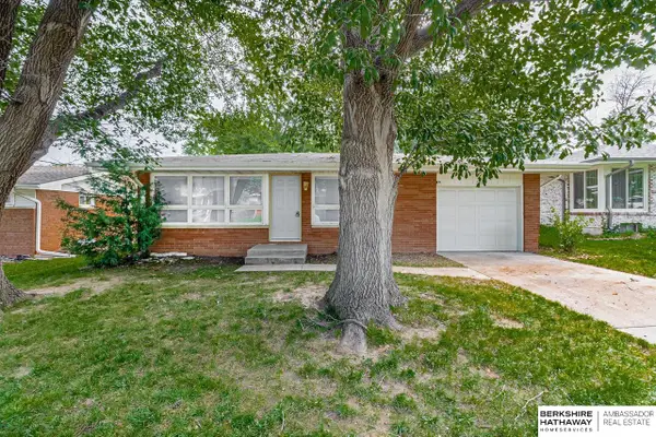 530 Brookside Drive, Lincoln, NE 68528