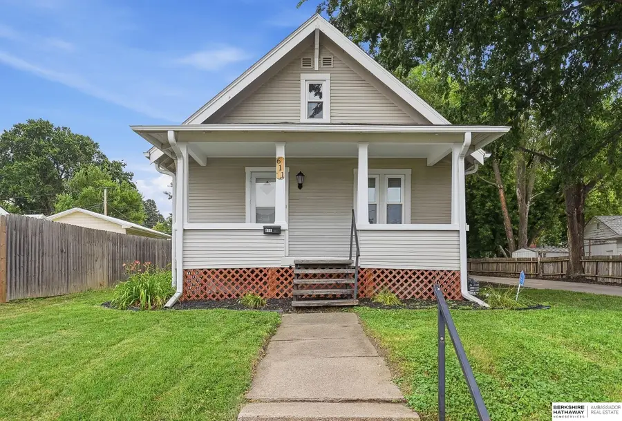 611 N 45th Street, Omaha, NE 68132 - #2