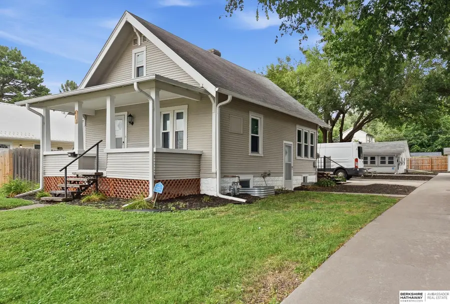611 N 45th Street, Omaha, NE 68132 - #3