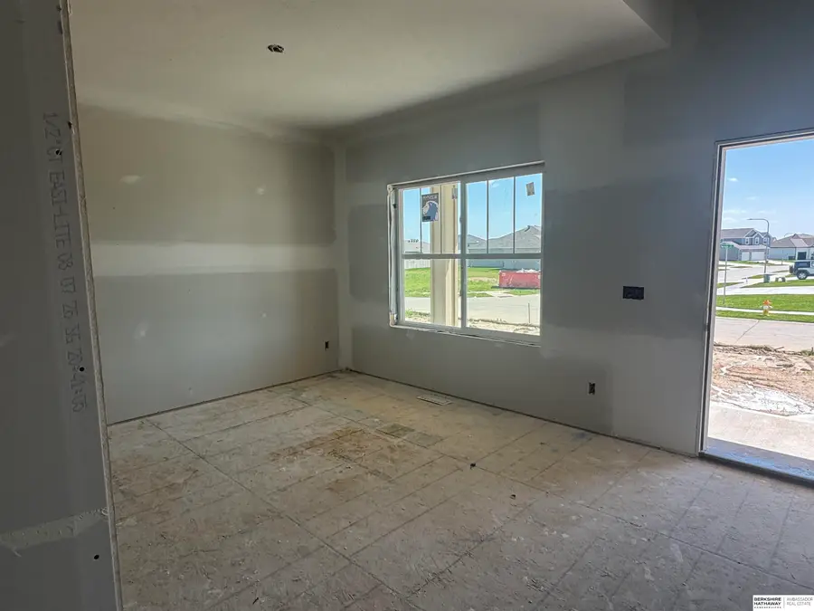 20810 Vernon Avenue, Elkhorn, NE 68022 - #2