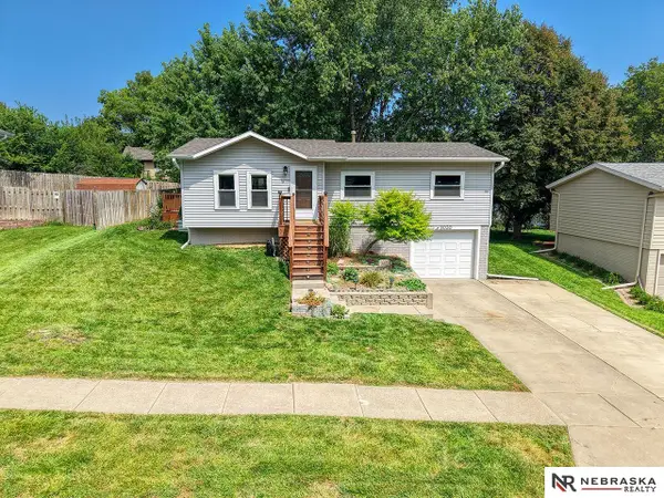 5030 W Thatcher Lane, Lincoln, NE 68528