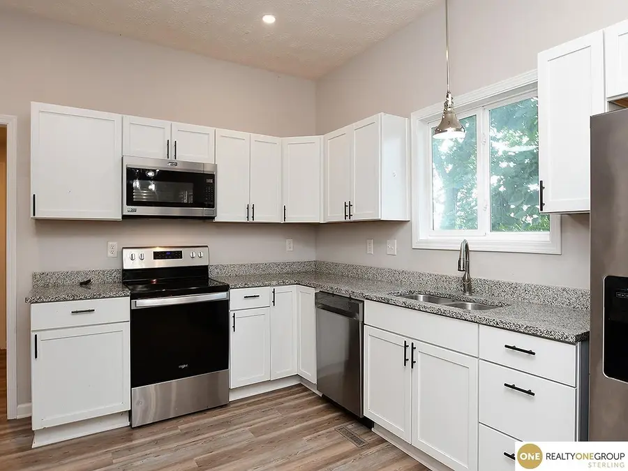 230 S Mckenna Avenue, Gretna, NE 68028 - #2