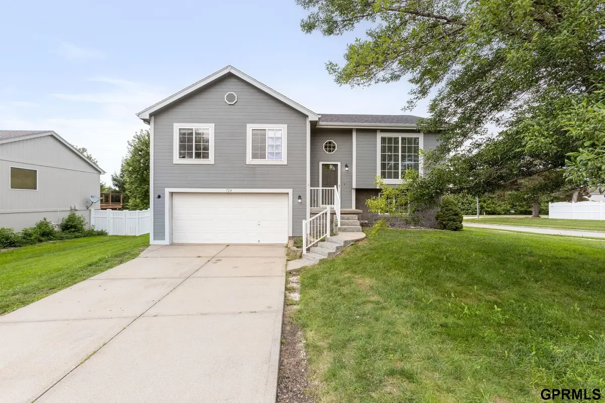 724 Clearwater Drive, Papillion, NE 68046 - #1