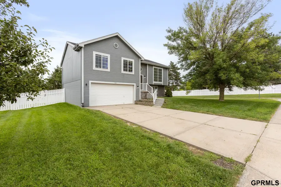 724 Clearwater Drive, Papillion, NE 68046 - #2